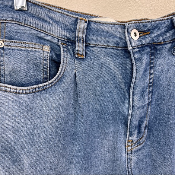 ANTHROPOLOGIE PILCRO AND THE LETTERPRESS Jeans with tucks at waist & Legs. - Picture 2 of 8